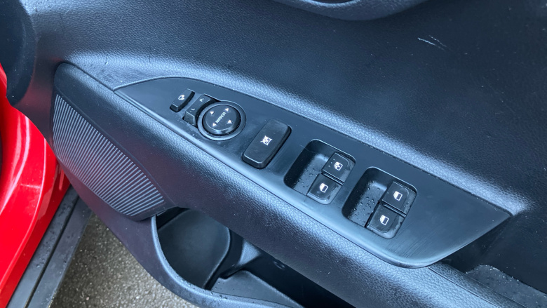 Kia Stonic 1.4 MPi 2 5dr Petrol Estate